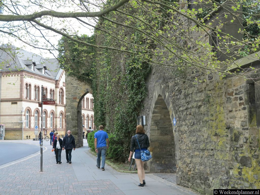 Er zijn nog delen van de stadsmuren uit de twaalfde eeuw bewaard gebleven. Dit stuk muur staat bij de Rosentorstrasse, vlakbij het station van Goslar.Tip: Een weekend in Goslar.